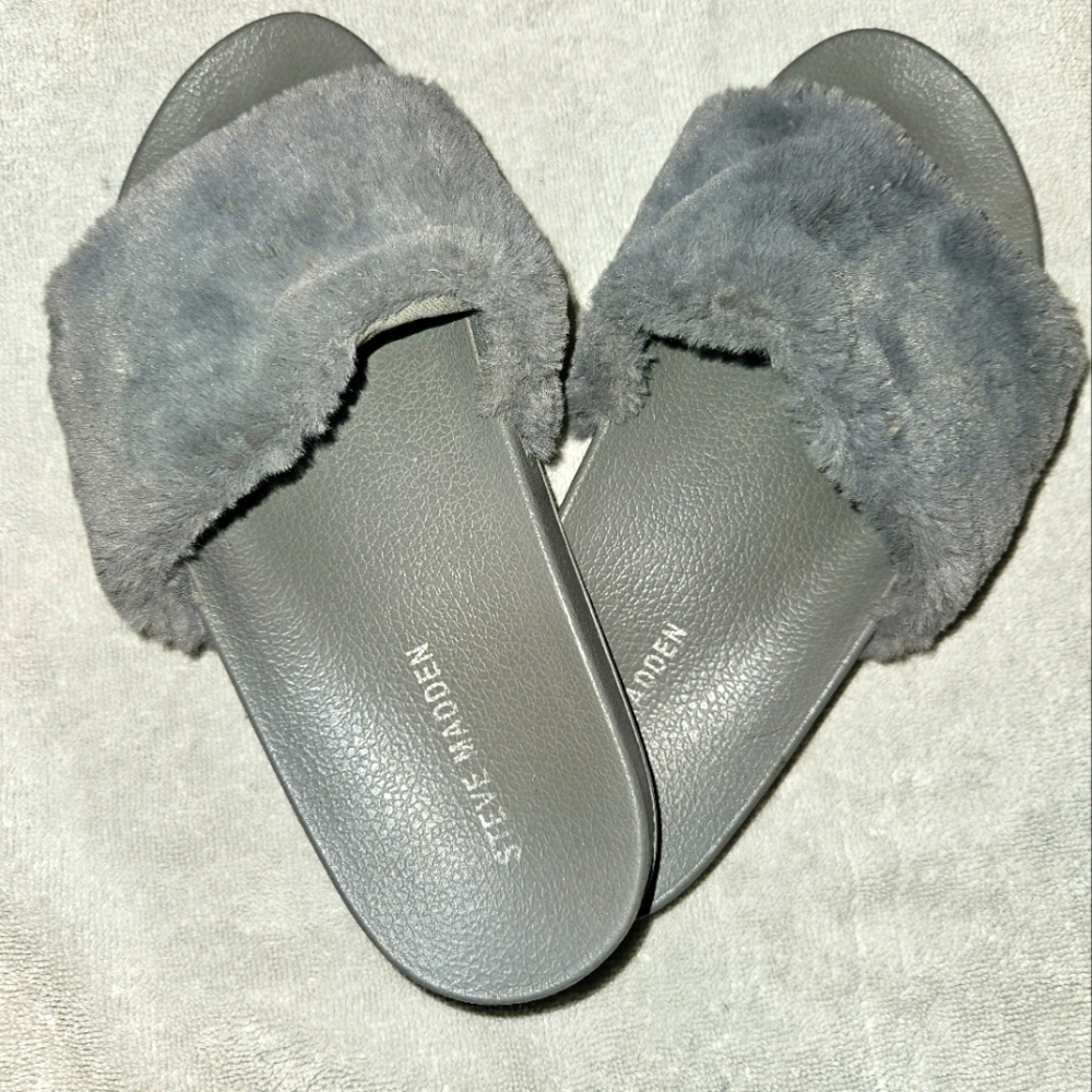 STEVE MADDEN FLUFFY FOOT COMFORT SLIP ON COZY WALKERS. 5.5. GREY. PICS 📸